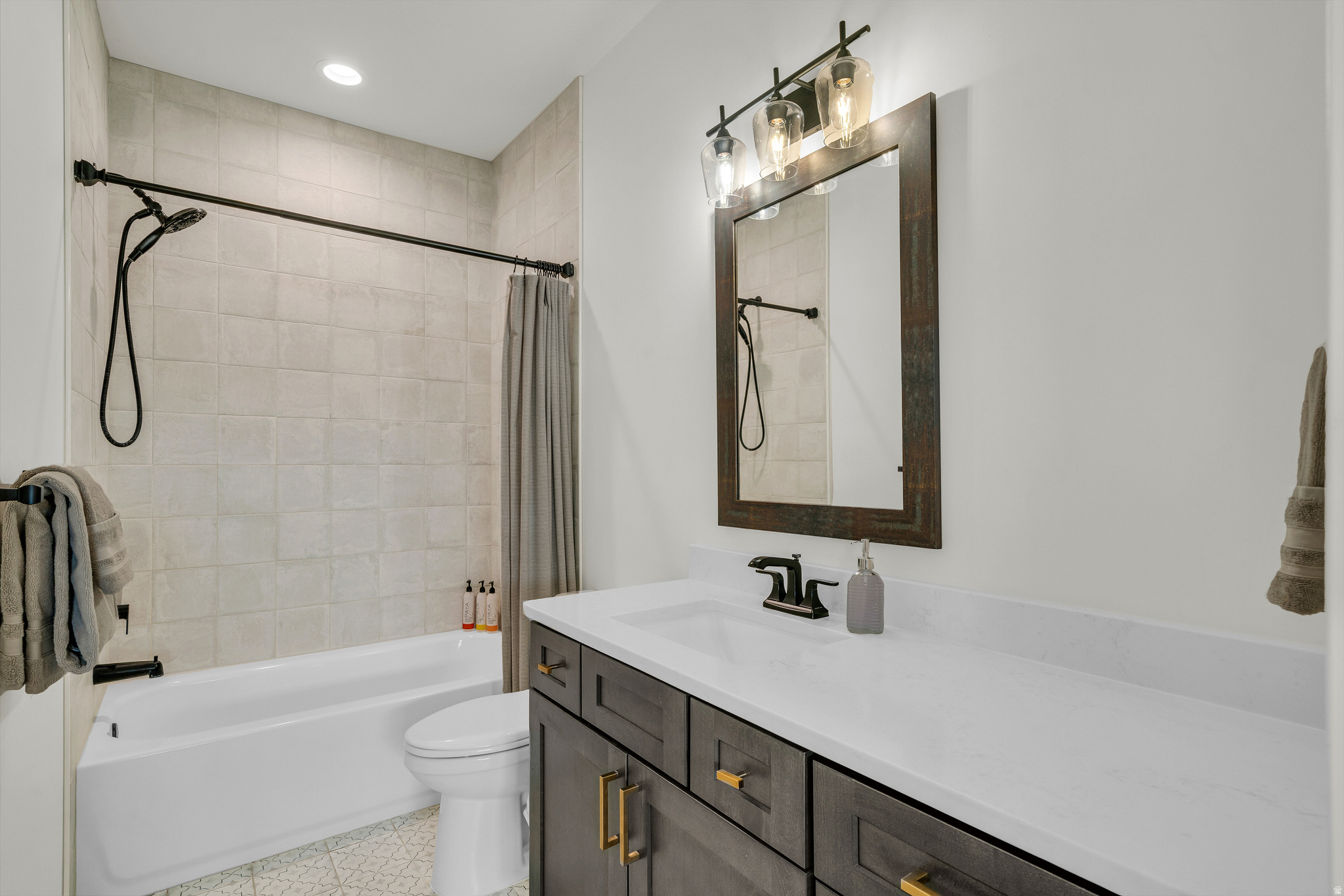 QUARTER CIRCLE H - Residential