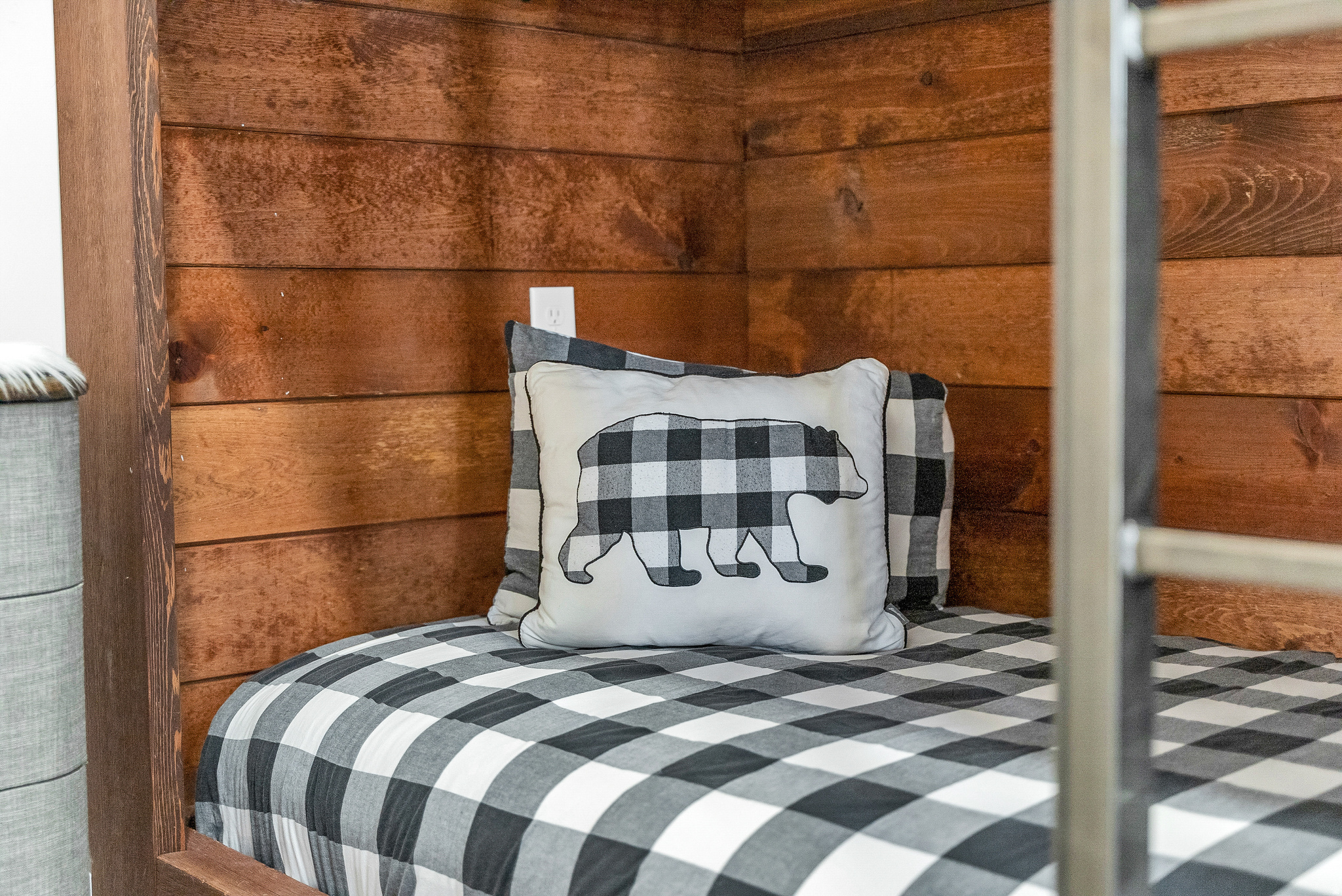 QUARTER CIRCLE H - Residential