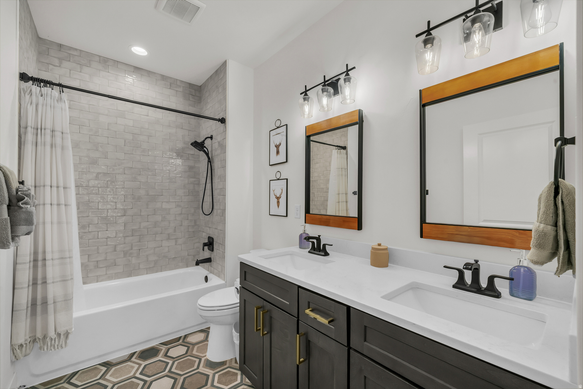 QUARTER CIRCLE H - Residential