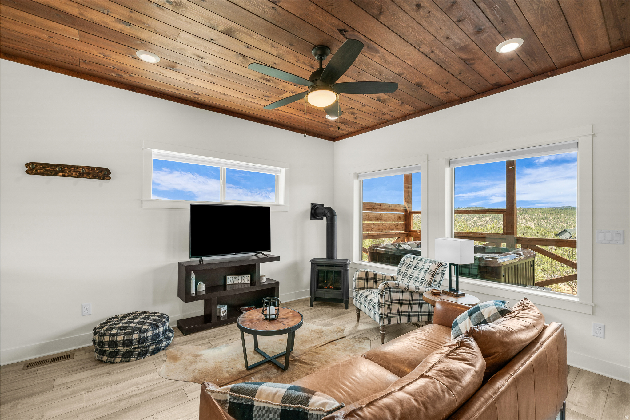 QUARTER CIRCLE H - Residential