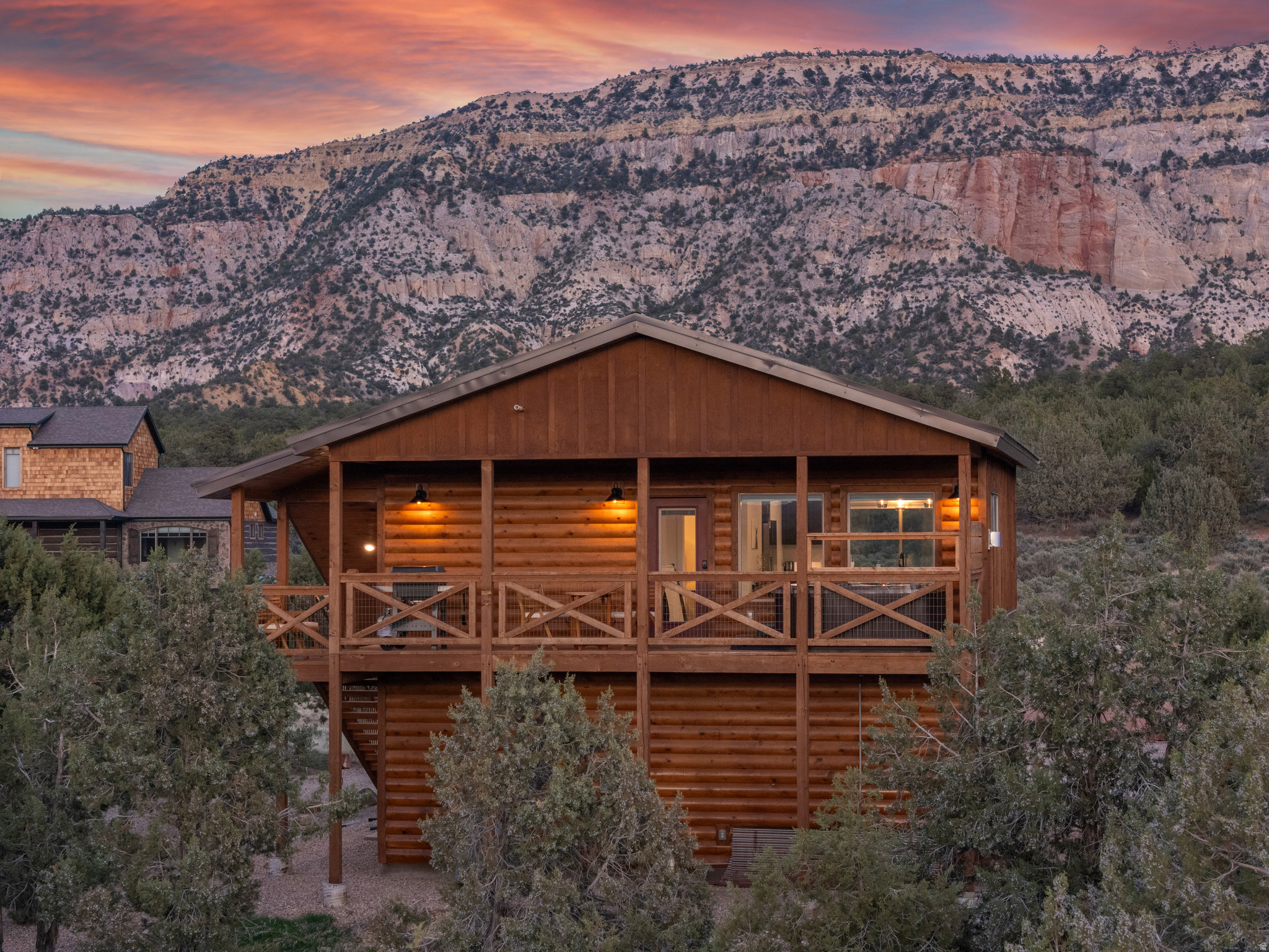 QUARTER CIRCLE H - Residential