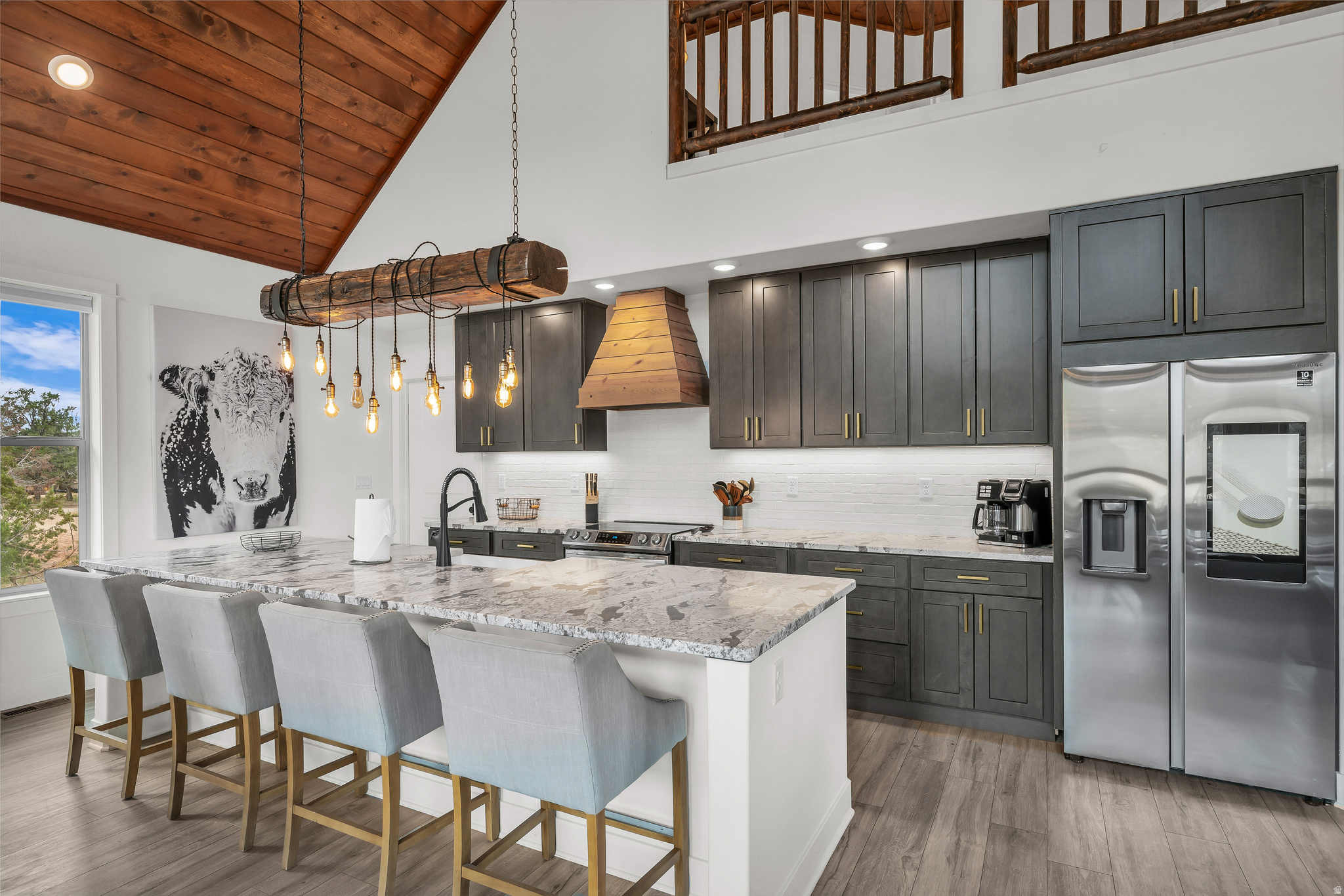 QUARTER CIRCLE H - Residential