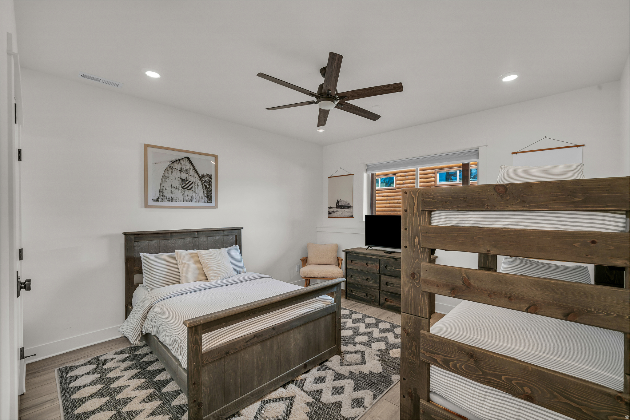 QUARTER CIRCLE H - Residential