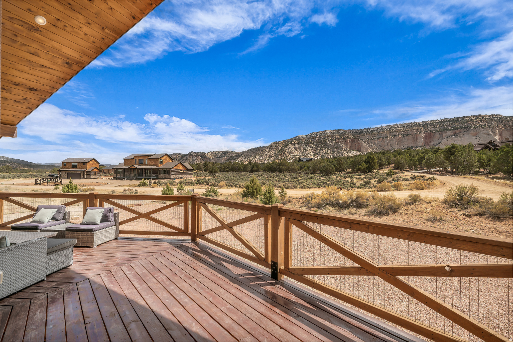 QUARTER CIRCLE H - Residential