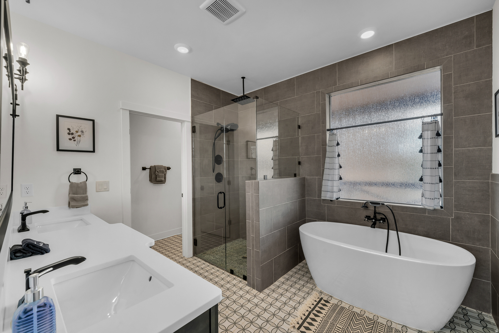 QUARTER CIRCLE H - Residential