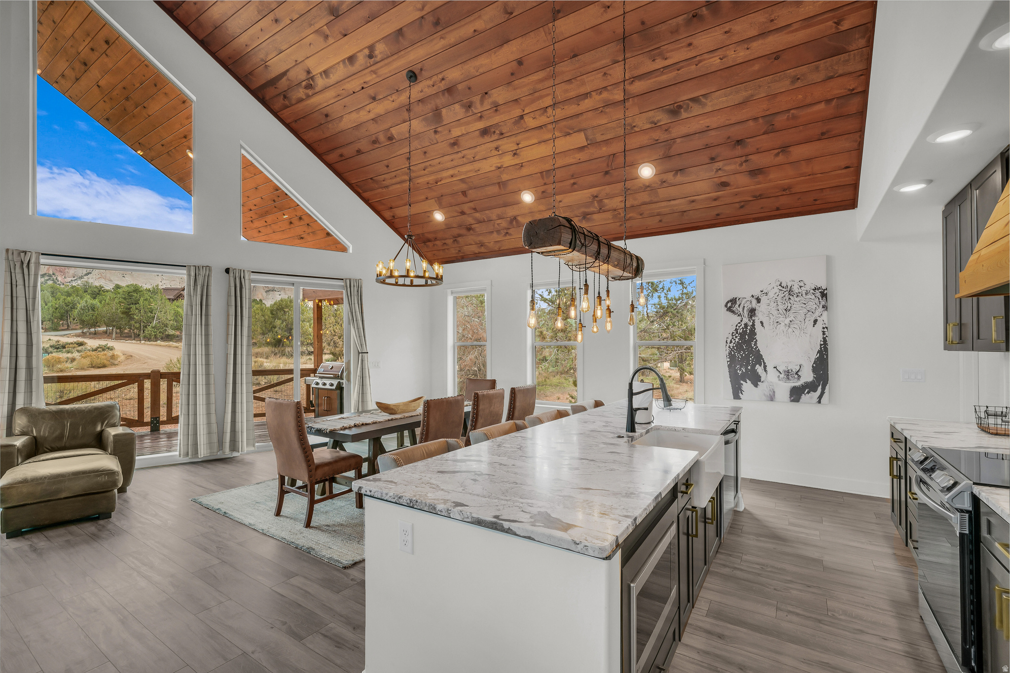 QUARTER CIRCLE H - Residential