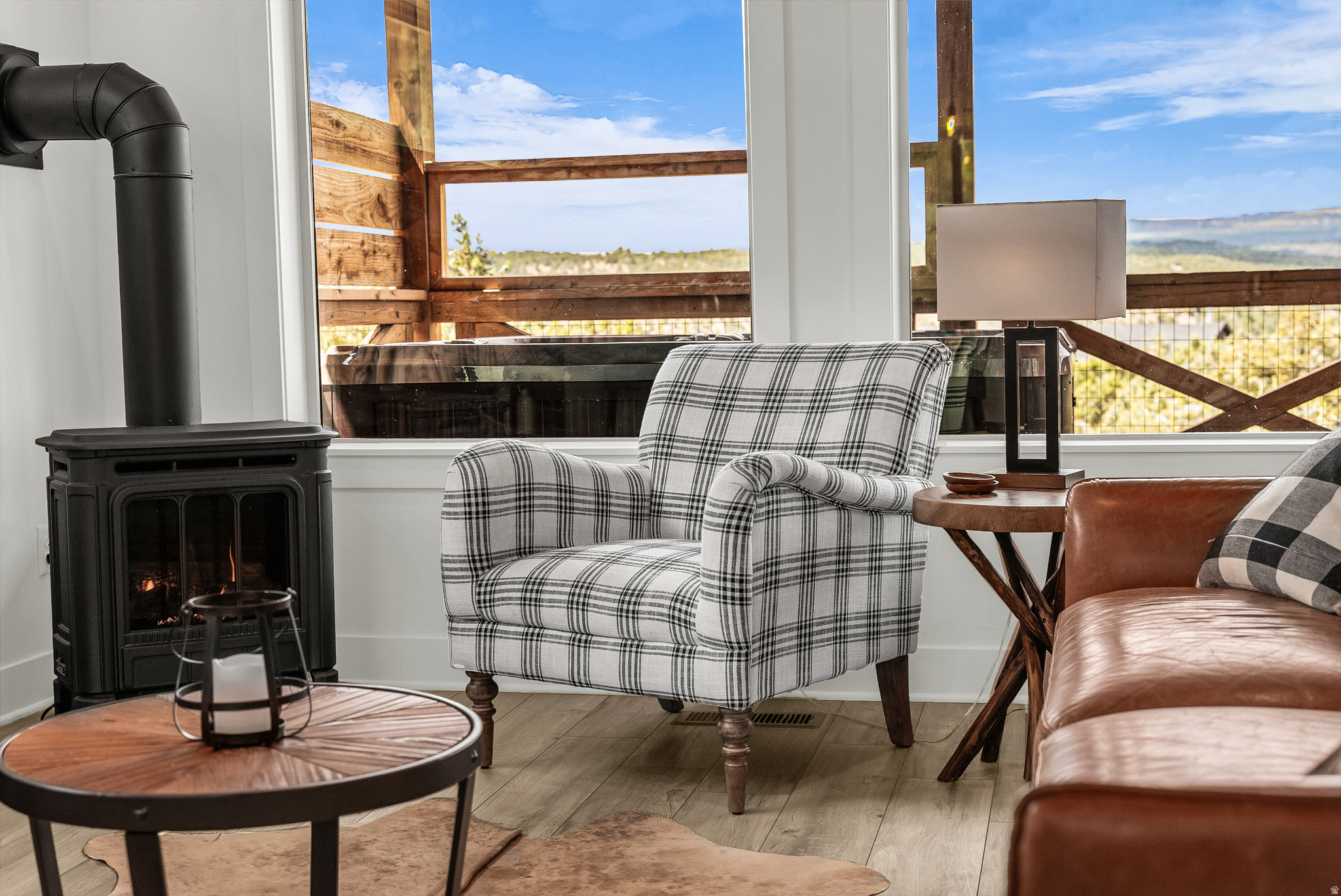 QUARTER CIRCLE H - Residential