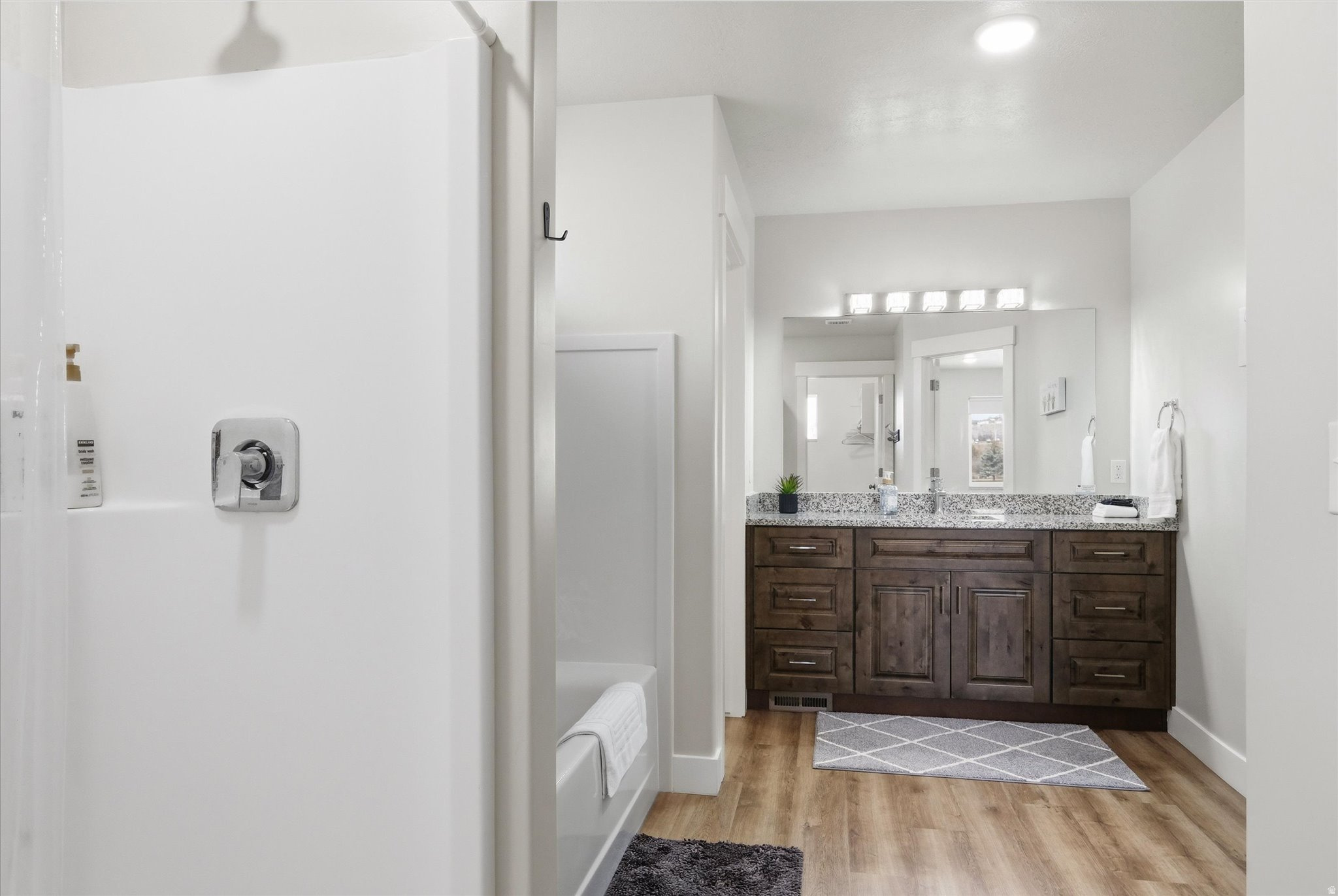 LOCHWOOD - Residential