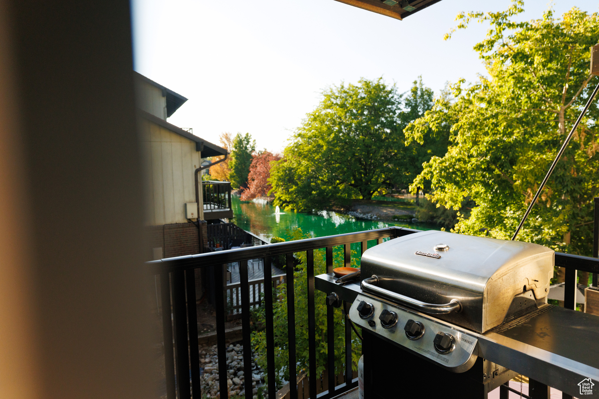 HIDDEN LAKE - Residential