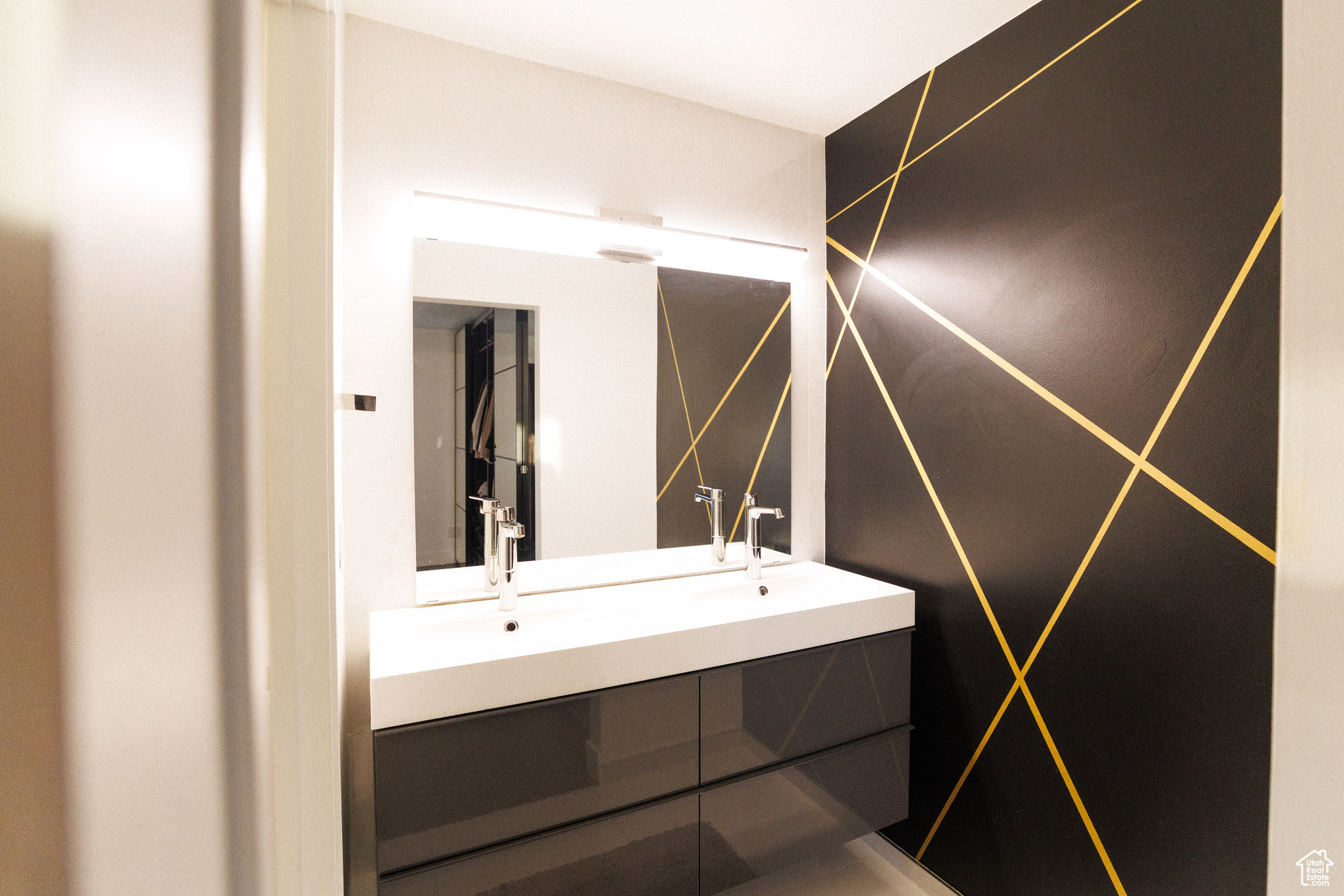 HIDDEN LAKE - Residential