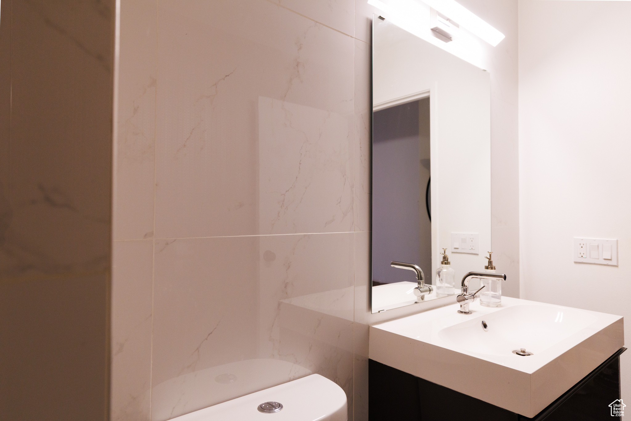 HIDDEN LAKE - Residential