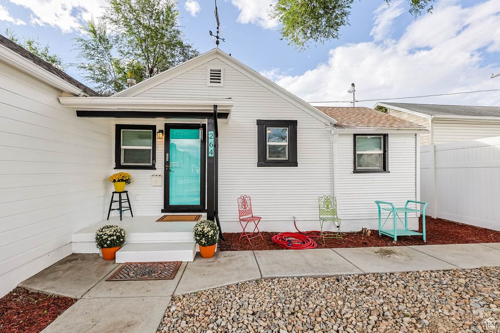 Photo of 264 E SOUTHGATE AVE S, South Salt Lake, UT 84115 (MLS # 2116191)
