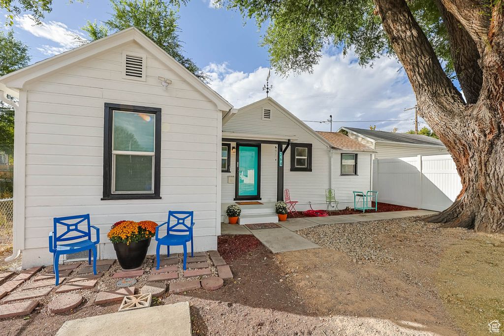 Photo of 264 E SOUTHGATE AVE S, South Salt Lake, UT 84115 (MLS # 2116191)
