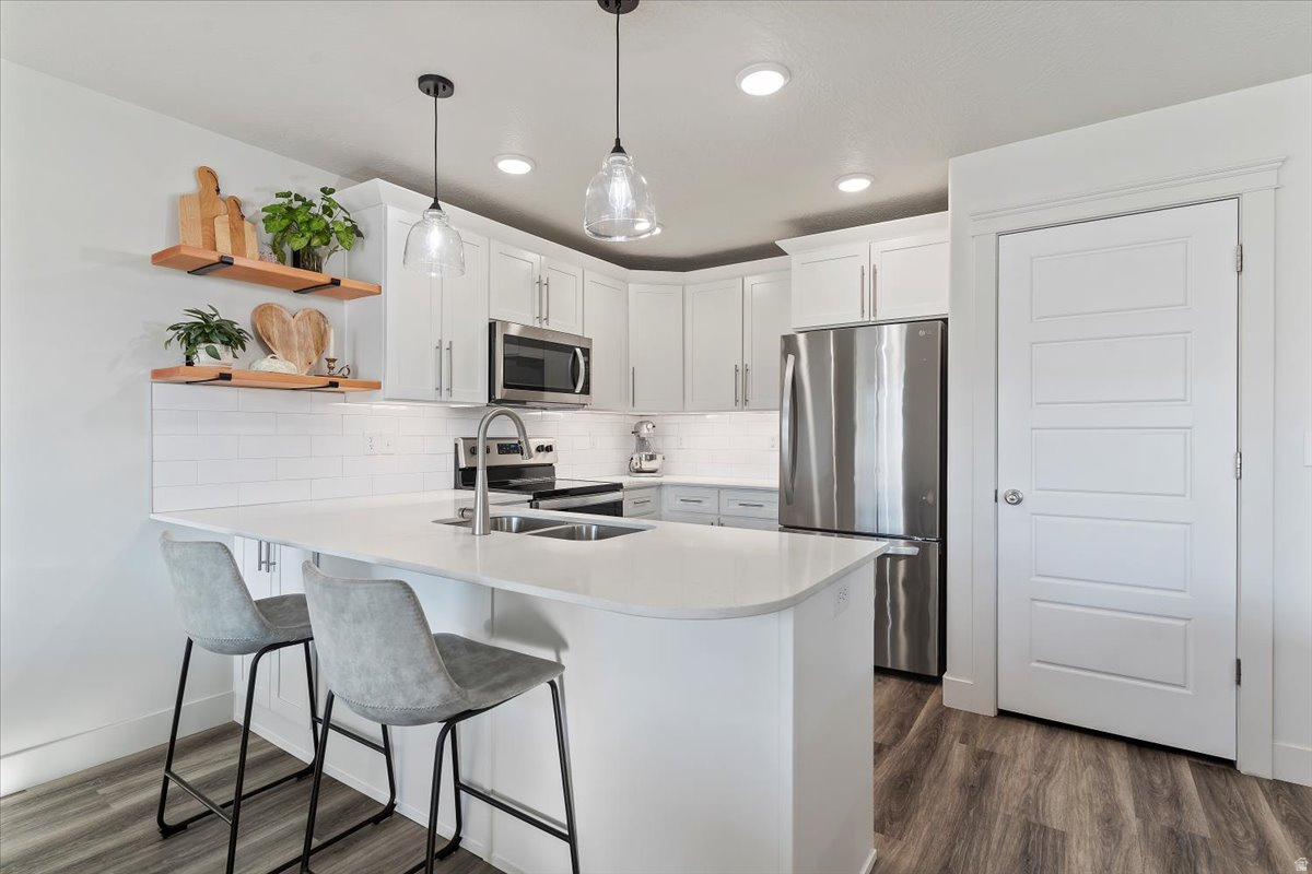 ELLIES LANDING - Residential Lease