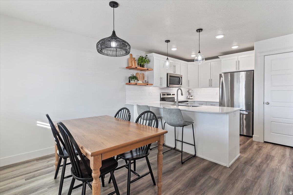 ELLIES LANDING - Residential Lease