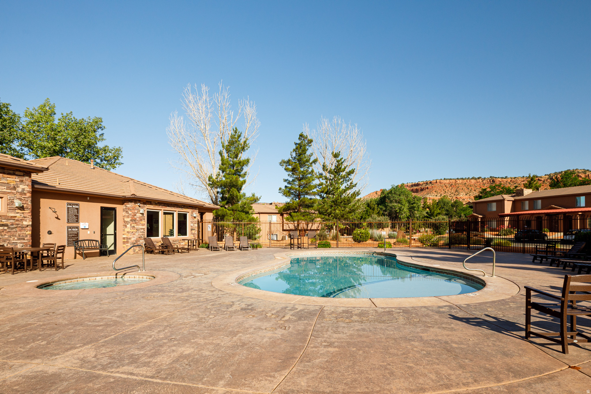 EL PUEBLO - Residential