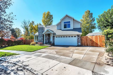 Photo of 7926 S 965 E, Sandy, UT 84094 (MLS # 2119655) Photo of 7926 S 965 E, Sandy, UT 84094 (MLS # 2119655)