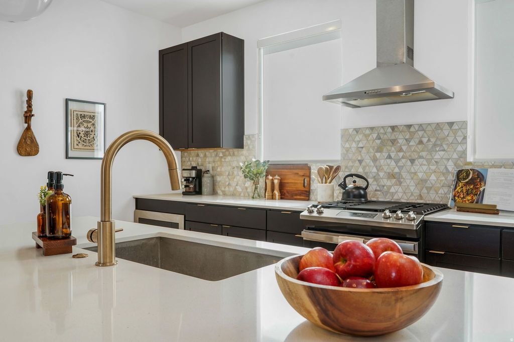 Photo of 493 E ALICE WAY, Layton, UT 84041 (MLS # 2150958)