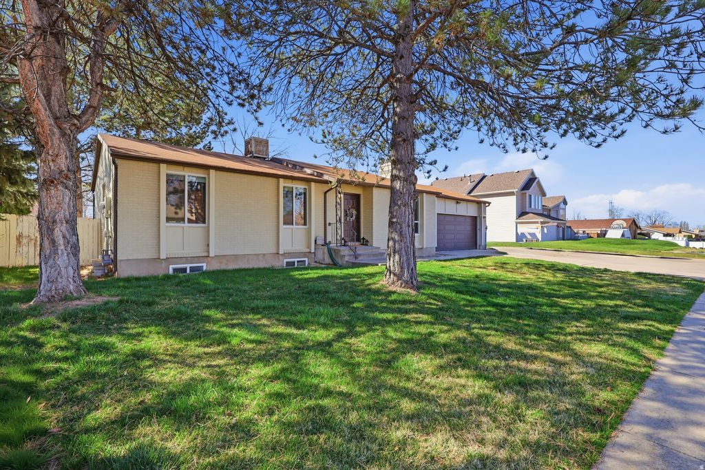 Photo of 1147 W 25 S, Clearfield, UT 84015 (MLS # 2144842)