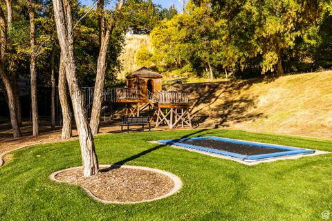 Tiny photo for 388 QUAIL RUN RD, Farmington, UT 84025 (MLS # 2119237)