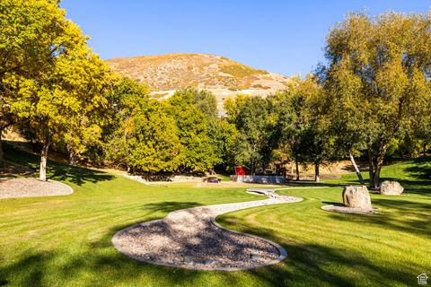 Tiny photo for 388 QUAIL RUN RD, Farmington, UT 84025 (MLS # 2119237)