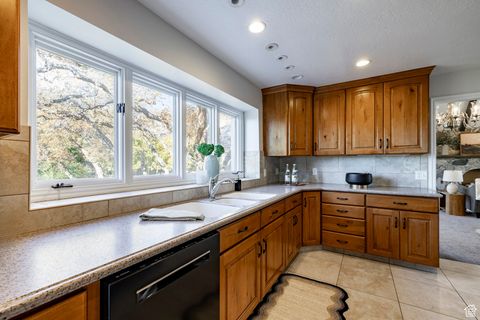 Tiny photo for 388 QUAIL RUN RD, Farmington, UT 84025 (MLS # 2119237)