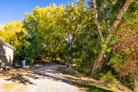 Tiny photo for 388 QUAIL RUN RD, Farmington, UT 84025 (MLS # 2119237)