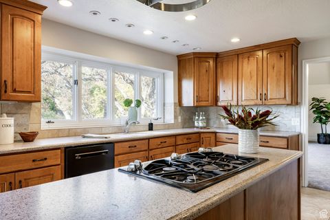 Tiny photo for 388 QUAIL RUN RD, Farmington, UT 84025 (MLS # 2119237)
