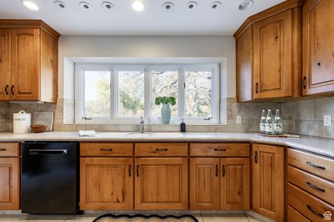 Tiny photo for 388 QUAIL RUN RD, Farmington, UT 84025 (MLS # 2119237)