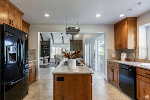 Tiny photo for 388 QUAIL RUN RD, Farmington, UT 84025 (MLS # 2119237)
