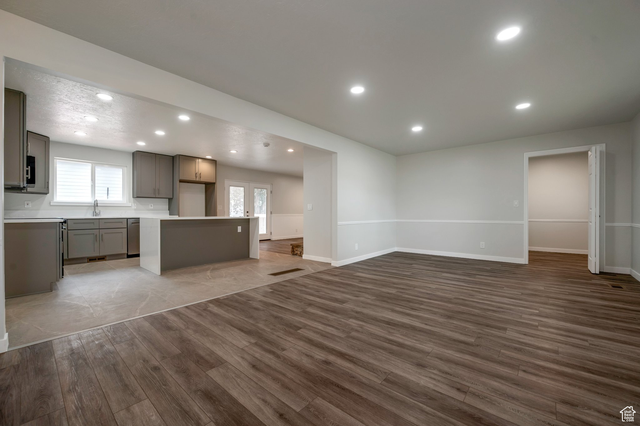 WILLOW CREEK TERRACE #4 - Residential