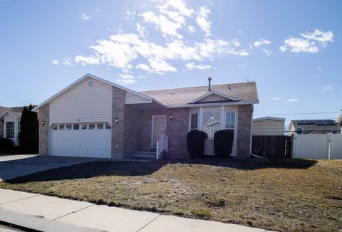 Tiny photo for 1173 W WIMBLEDON RIDGE LN S, West Jordan, UT 84084 (MLS # 2139969)