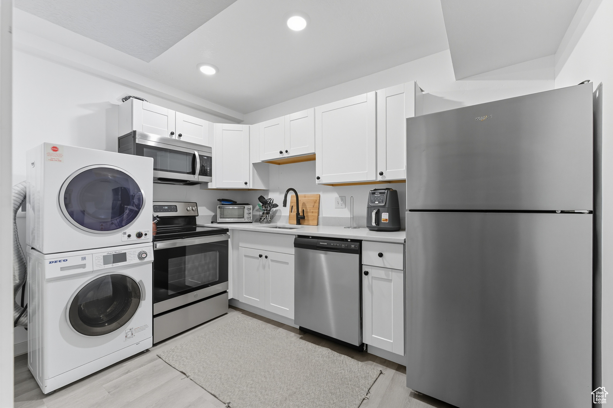 HILL CREST - Residential Lease