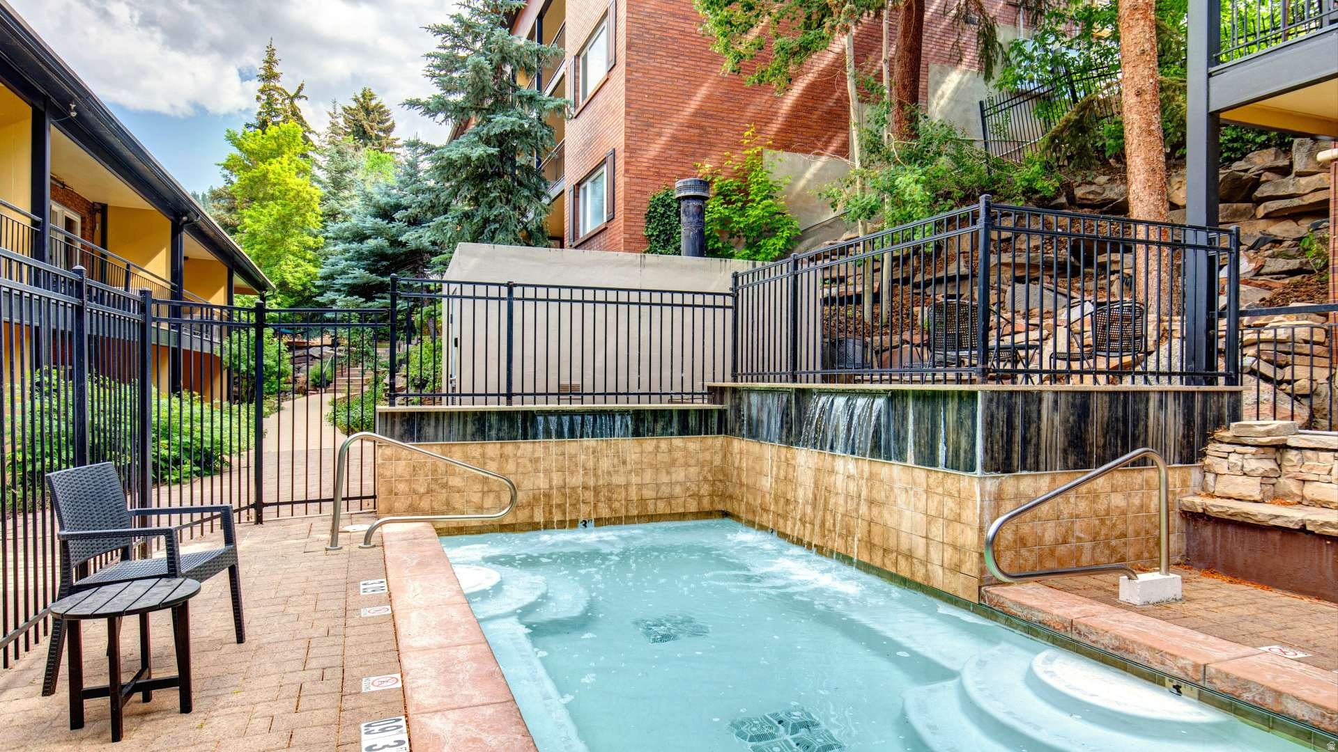 TREASURE MOUNTAIN INN - Residential