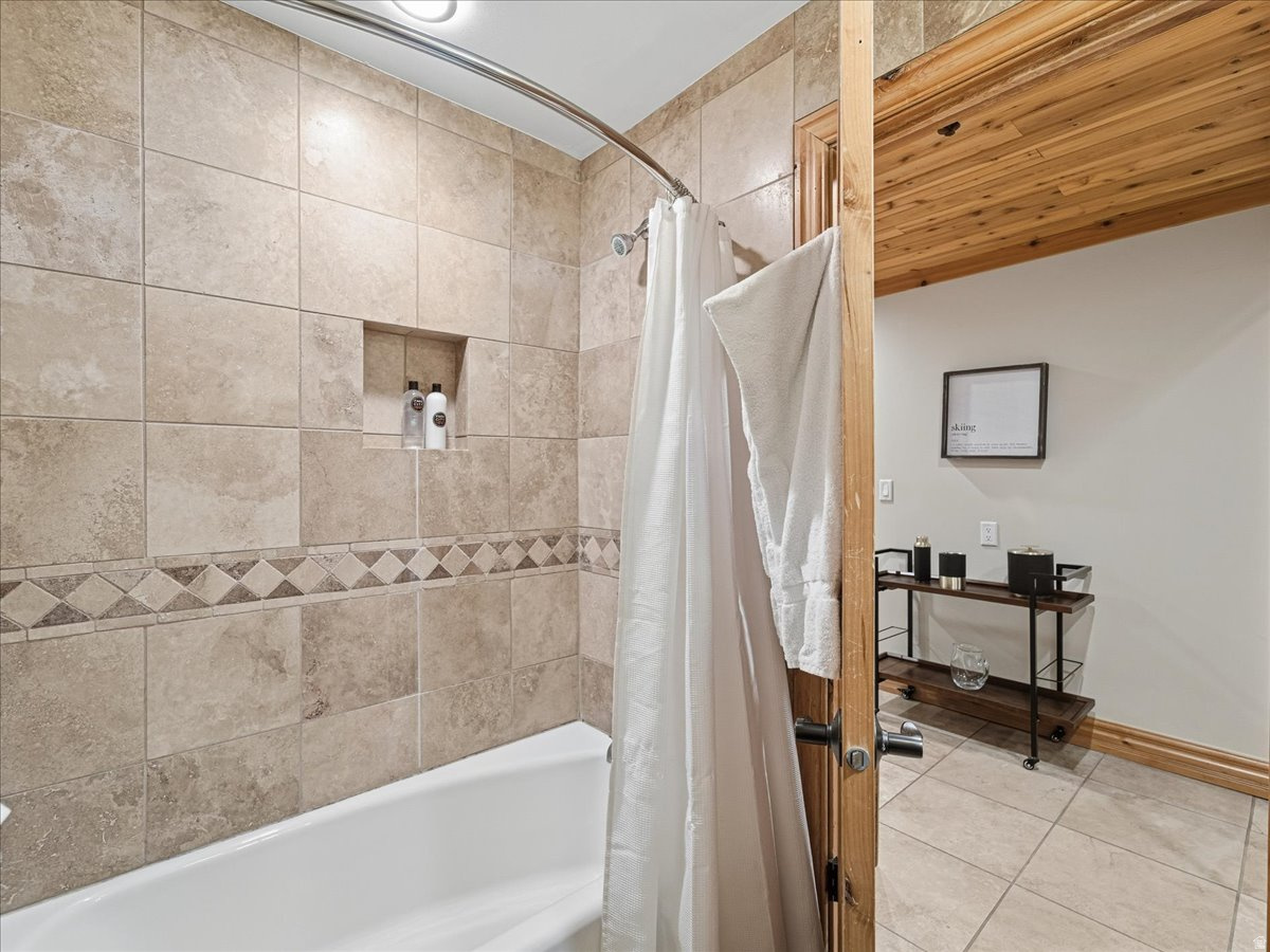 TREASURE MOUNTAIN INN - Residential