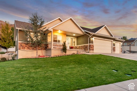 Photo of 328 N APPLEVIEW DR, Santaquin, UT 84655 (MLS # 2189947)