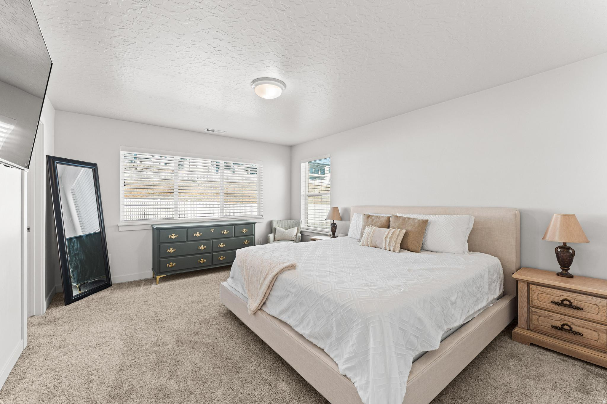 EMERALD CLOVER - Residential