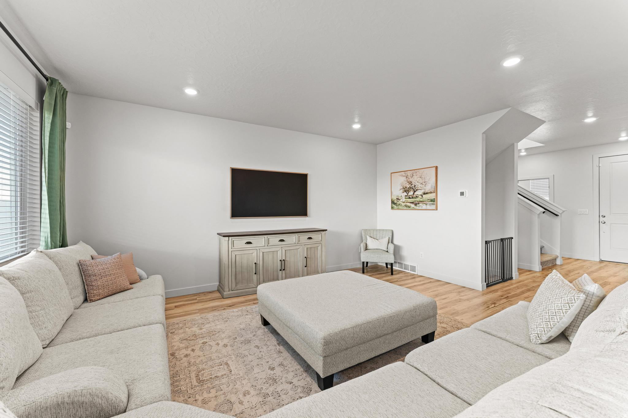 EMERALD CLOVER - Residential