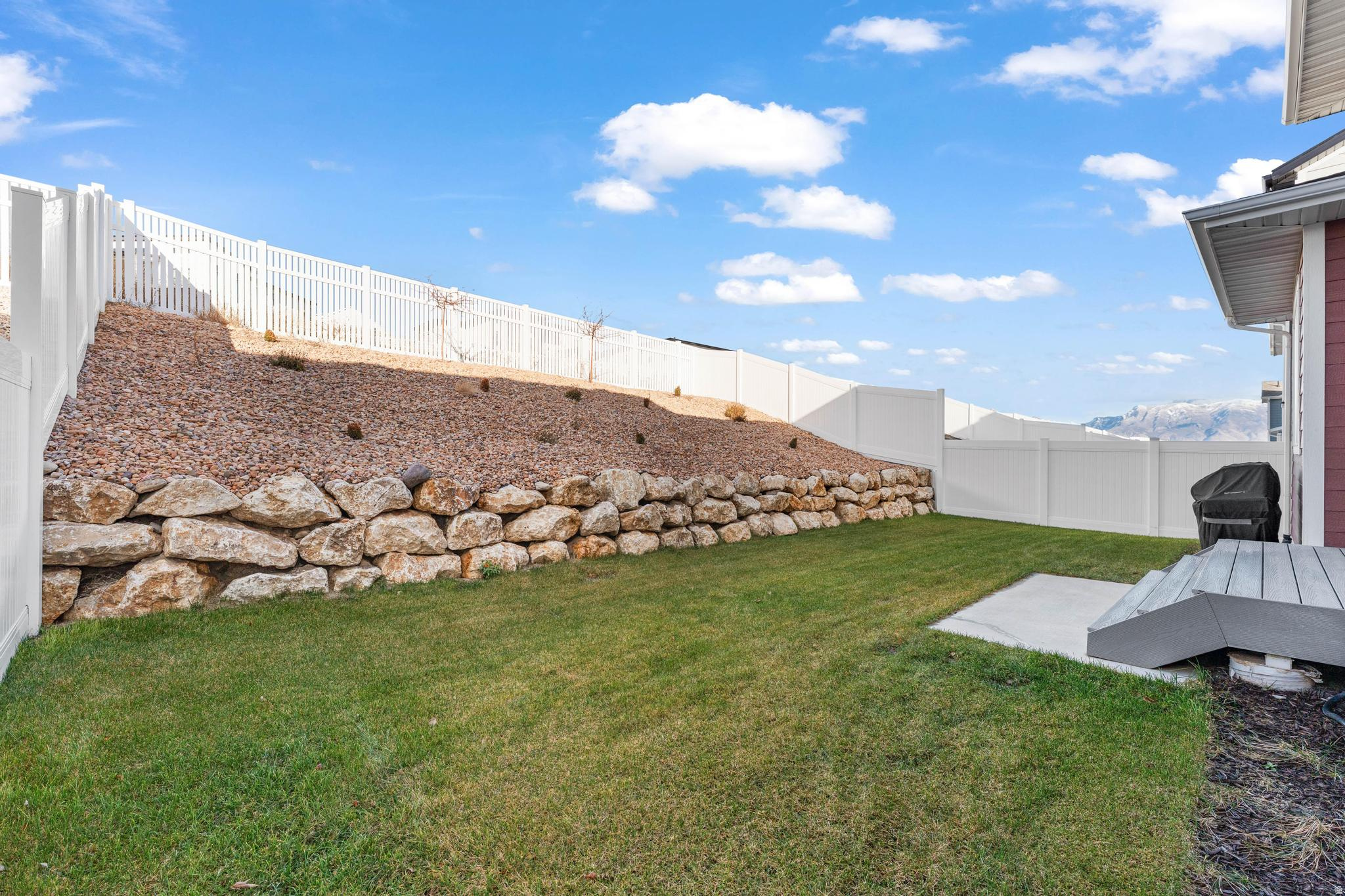 EMERALD CLOVER - Residential