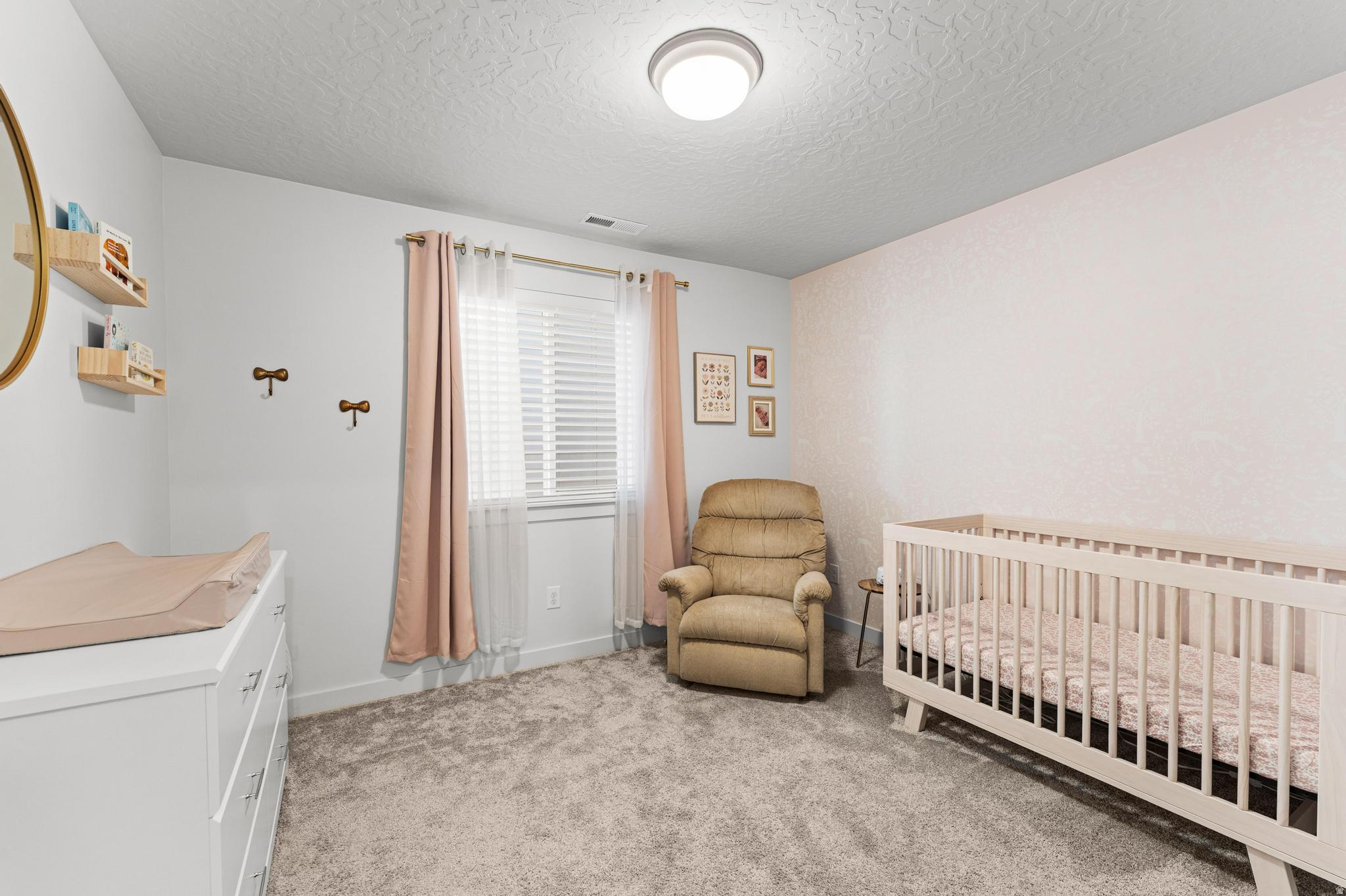 EMERALD CLOVER - Residential