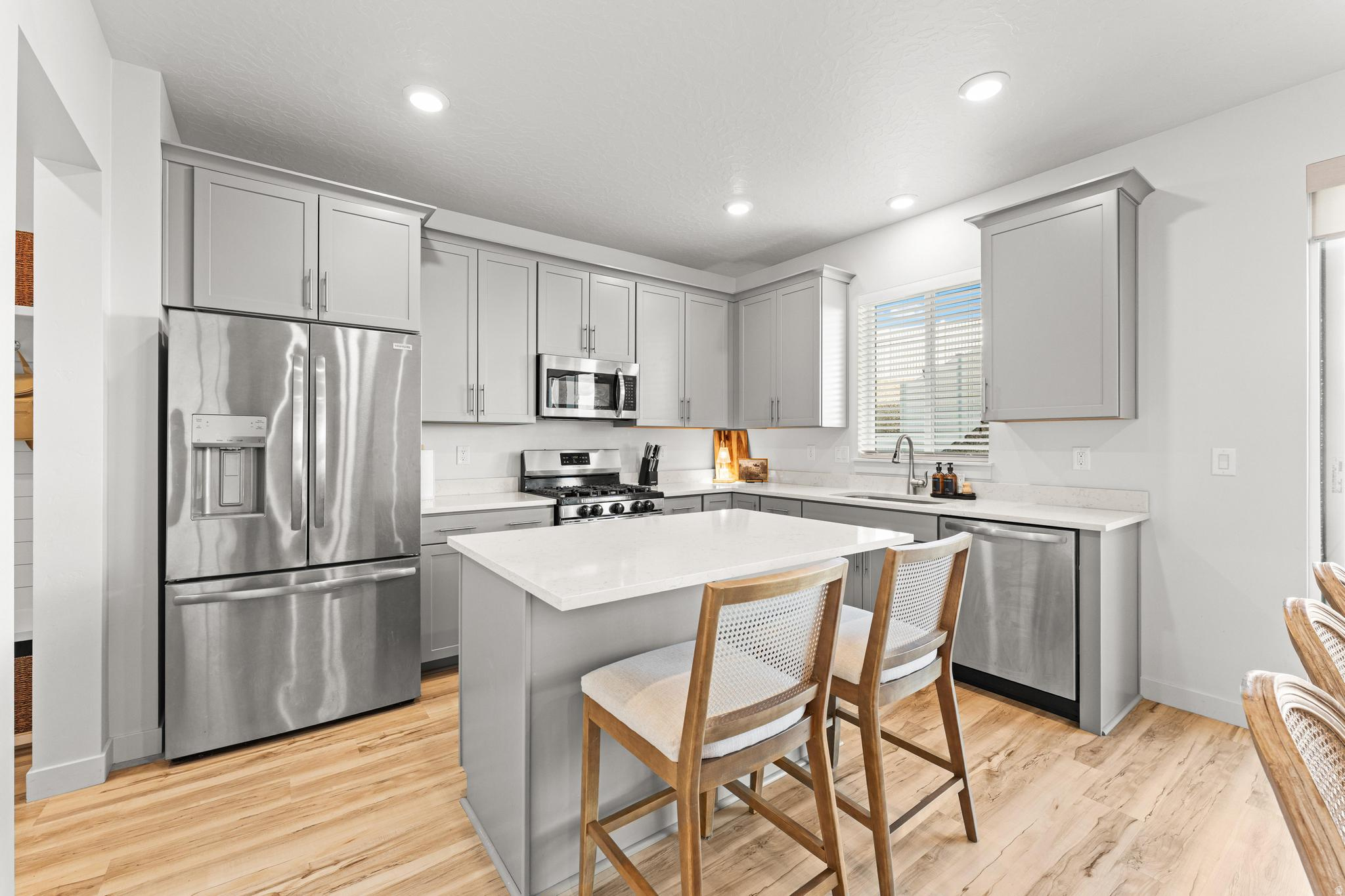 EMERALD CLOVER - Residential