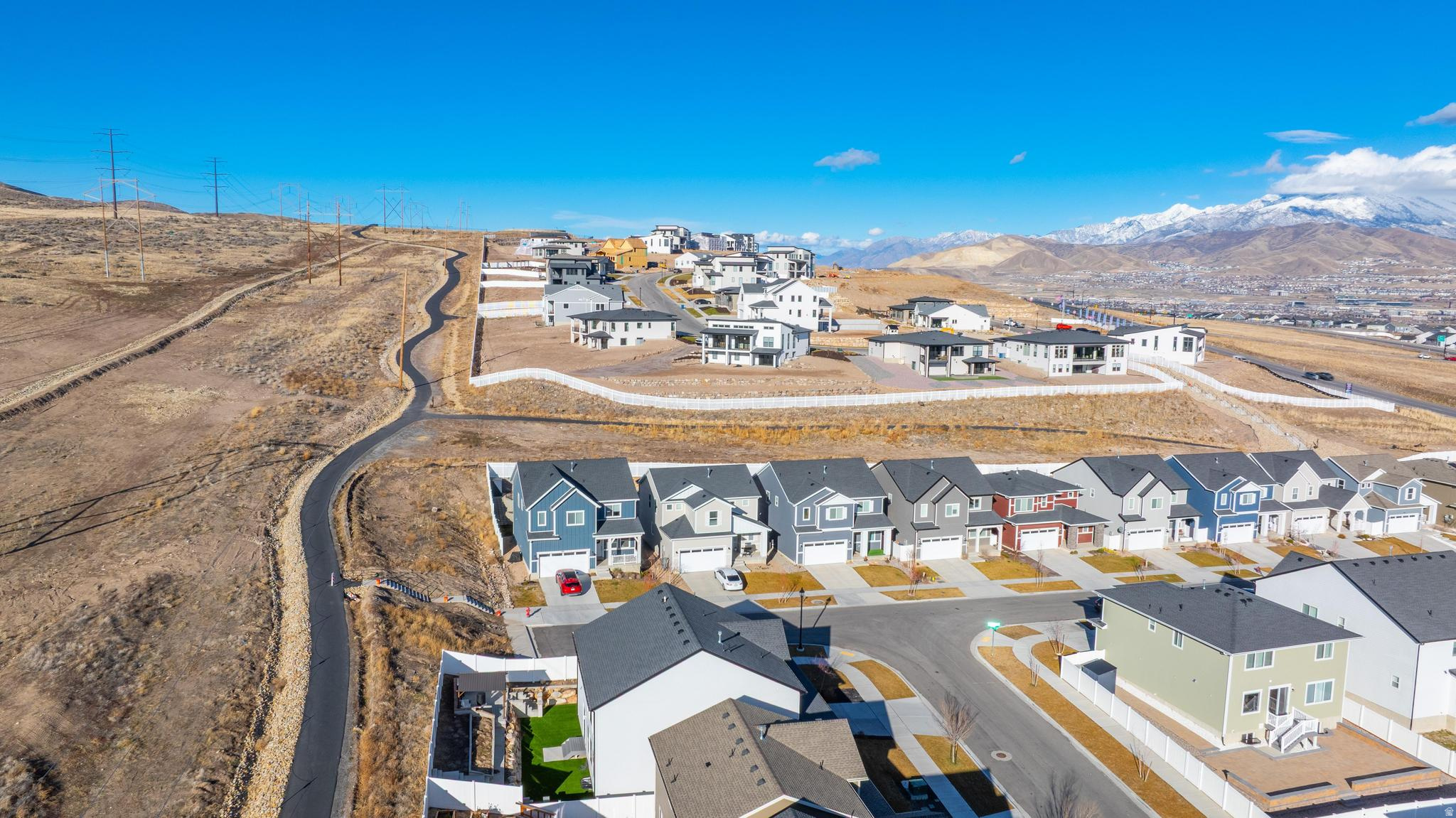 EMERALD CLOVER - Residential