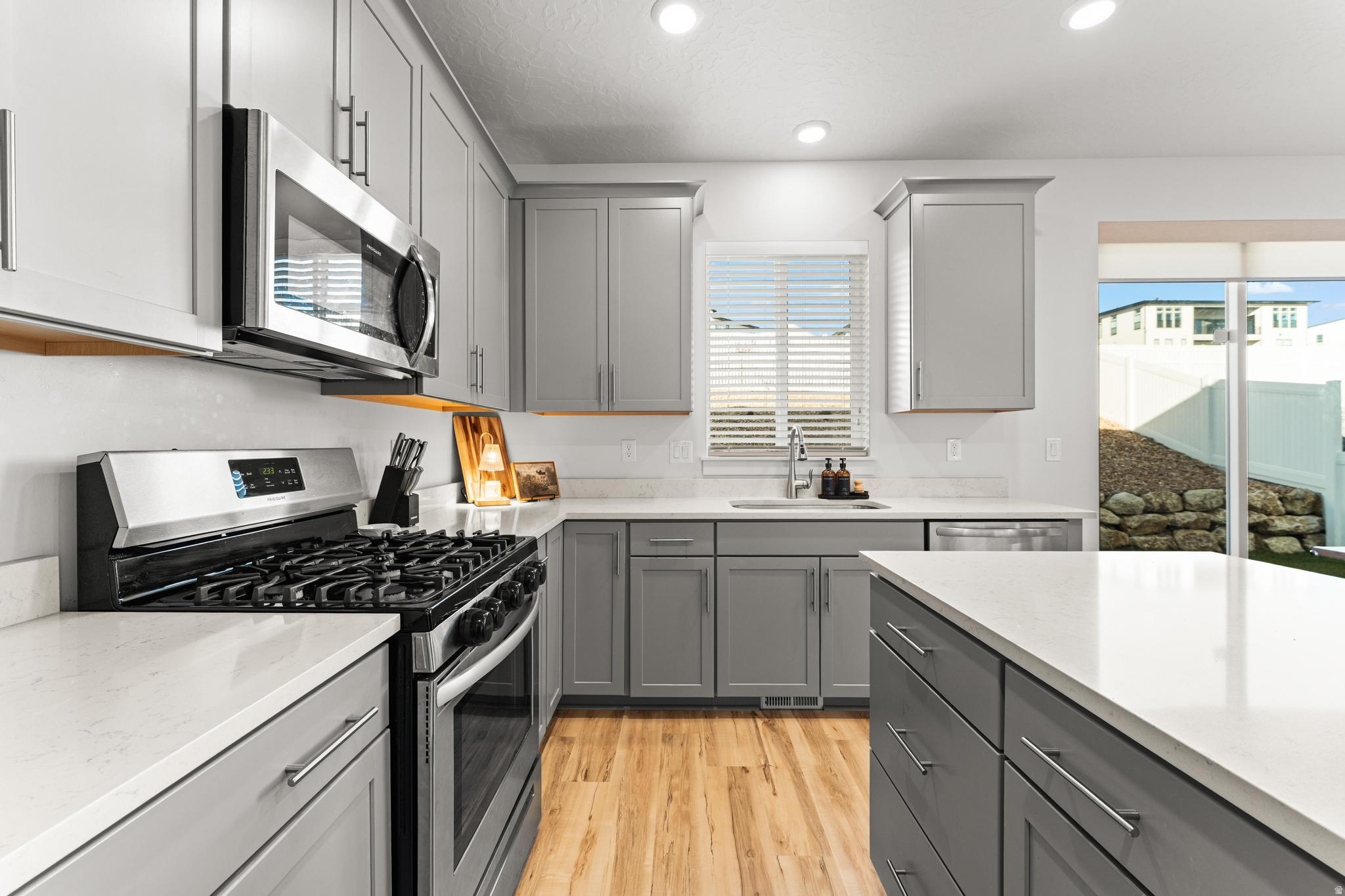 EMERALD CLOVER - Residential