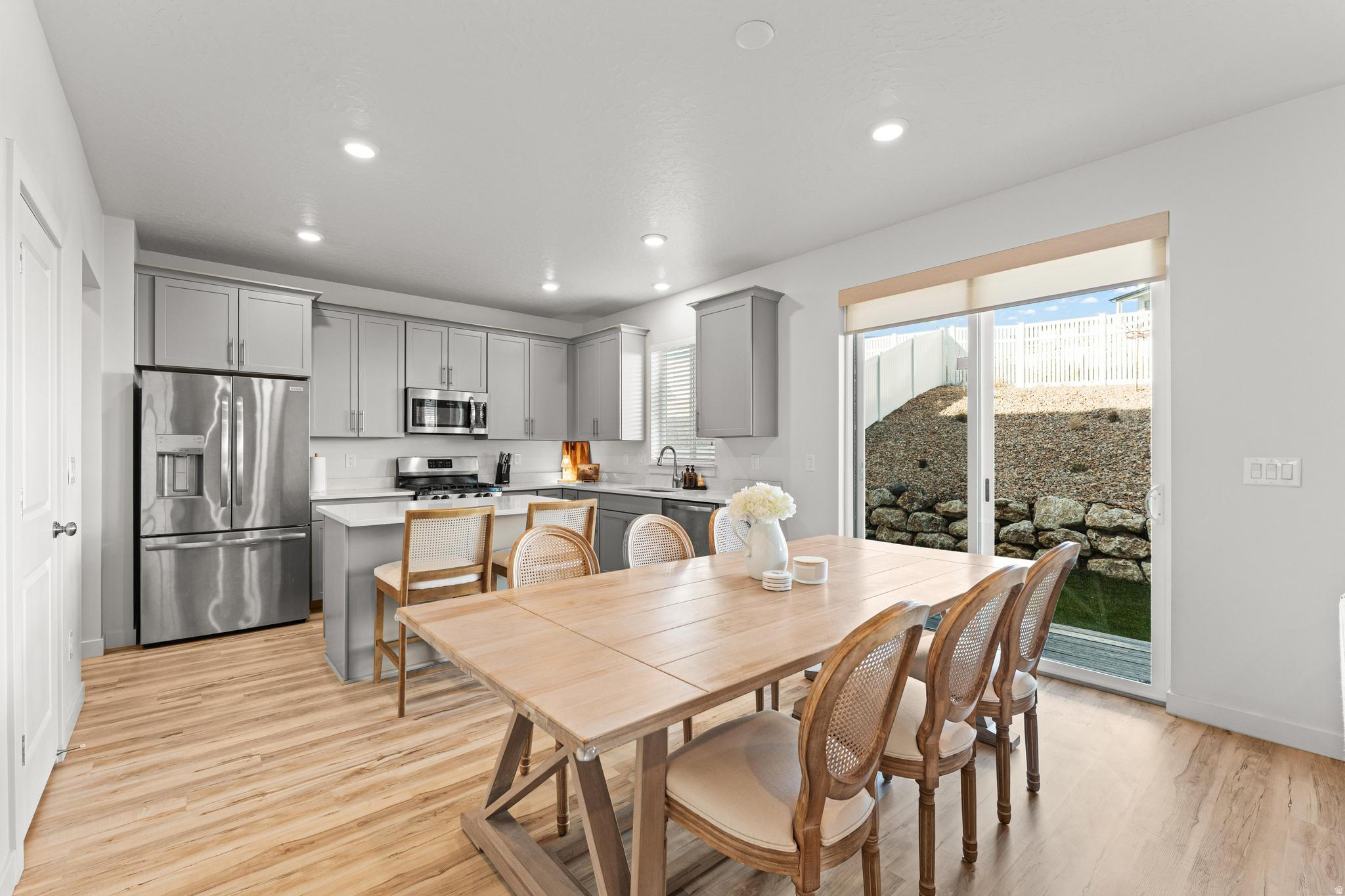 EMERALD CLOVER - Residential