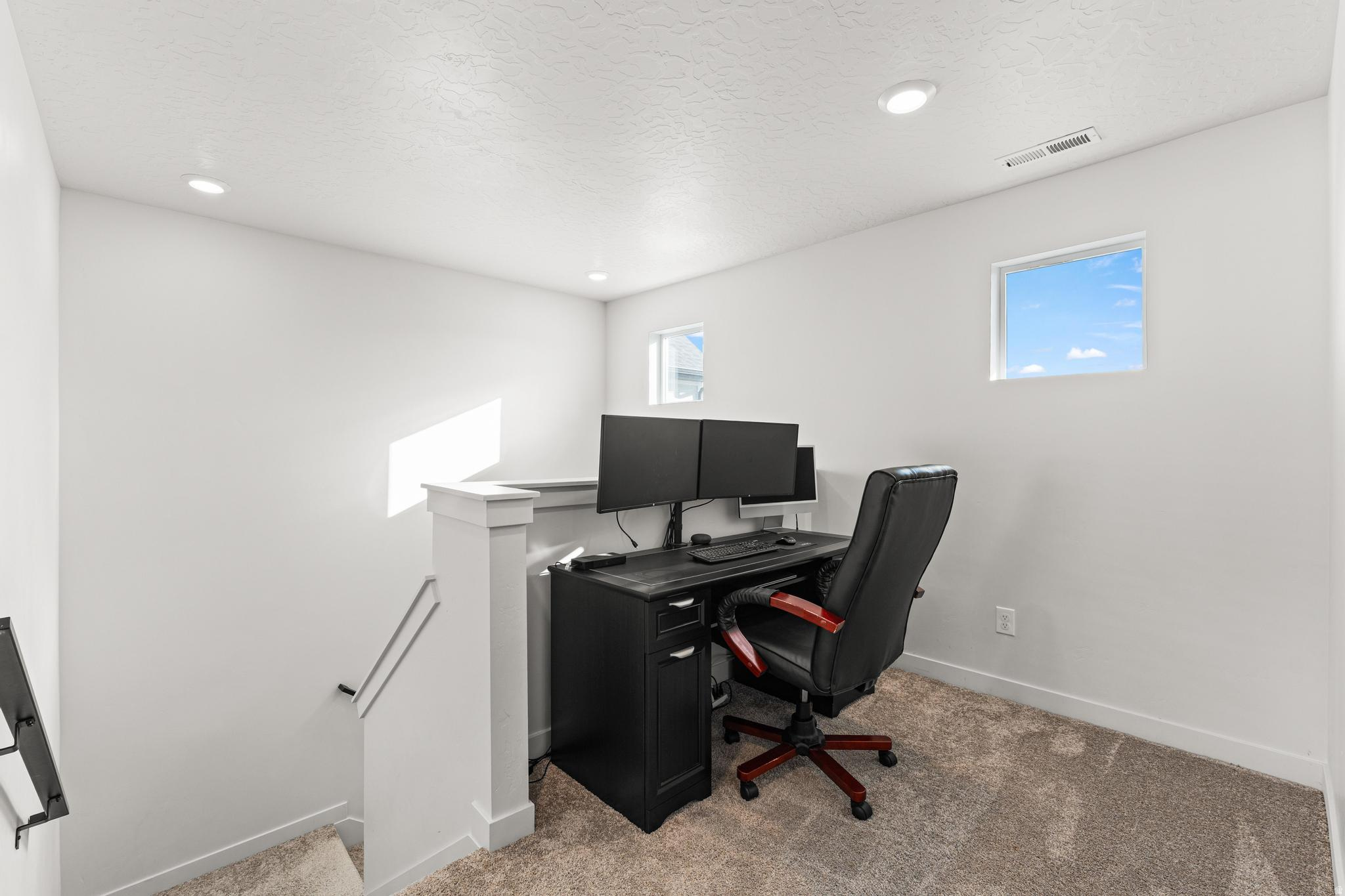 EMERALD CLOVER - Residential