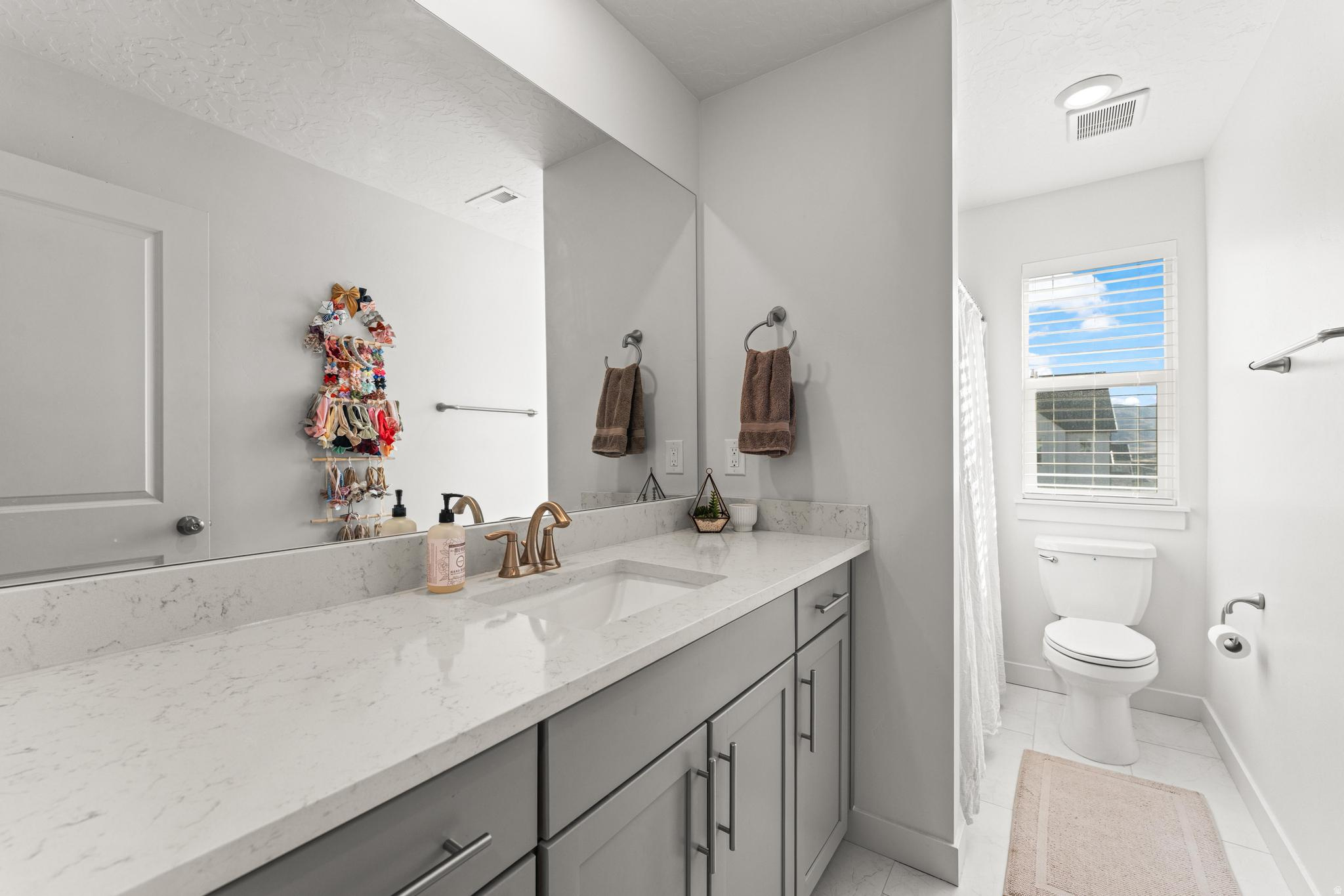 EMERALD CLOVER - Residential