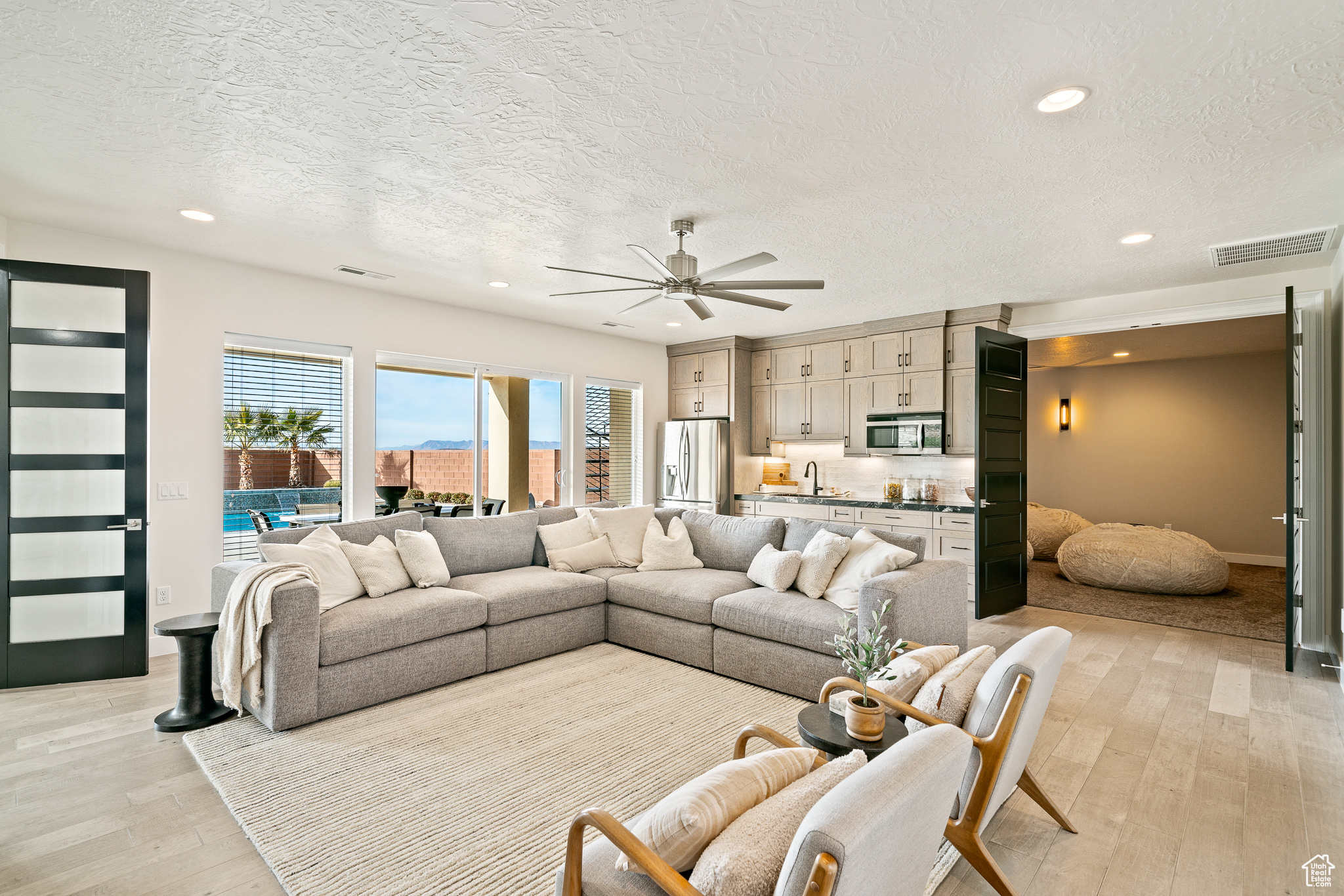 DESERTS EDGE PH 3 - Residential