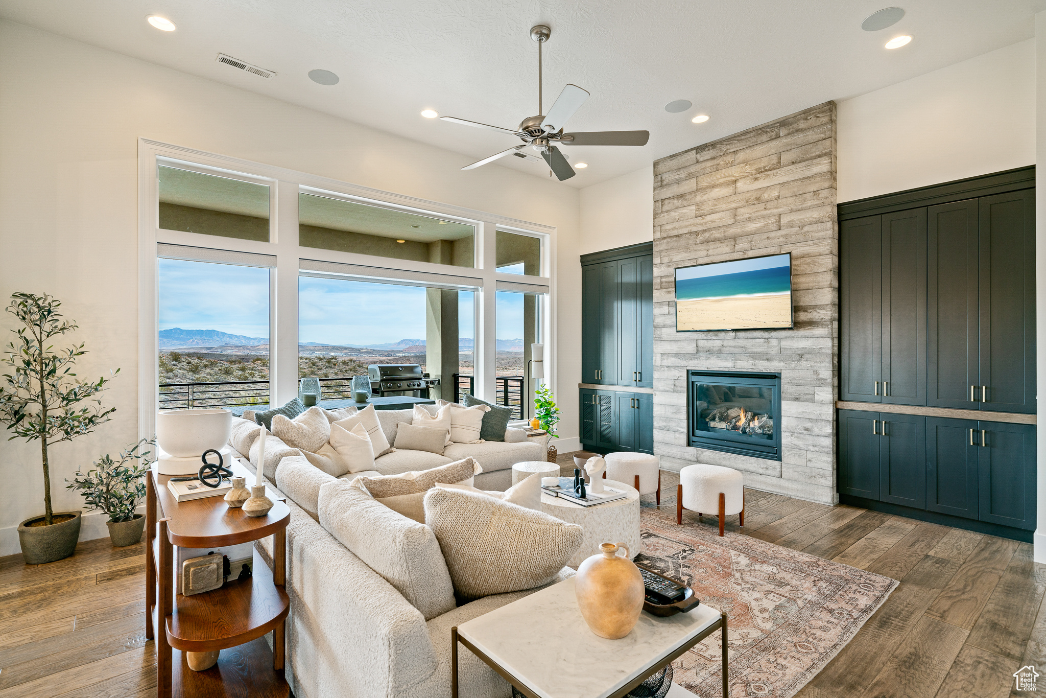 DESERTS EDGE PH 3 - Residential