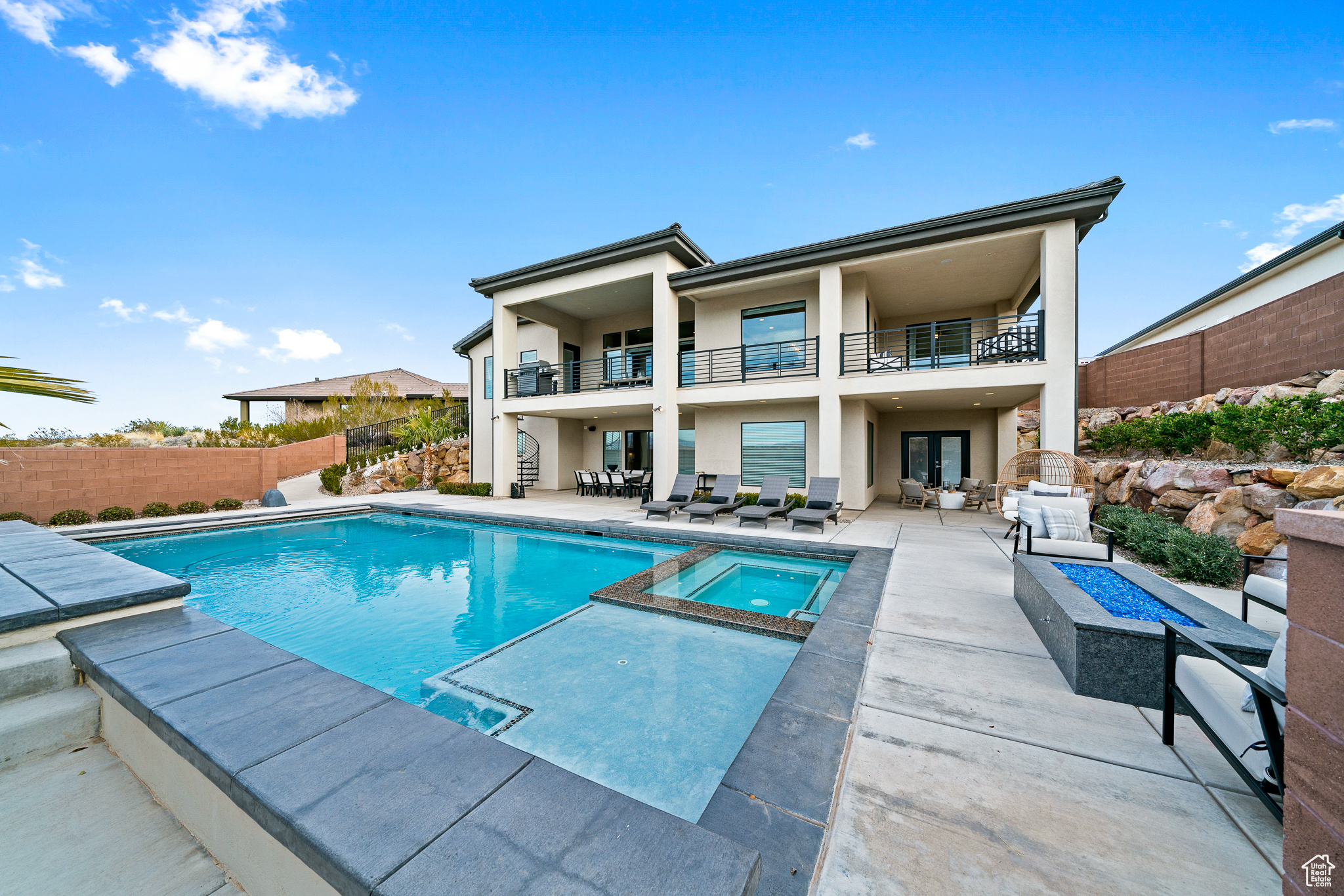 DESERTS EDGE PH 3 - Residential