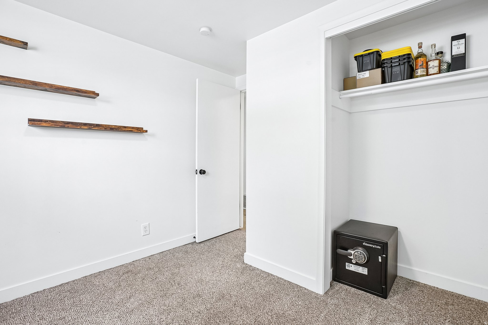 GOLDEN ACRES - Residential